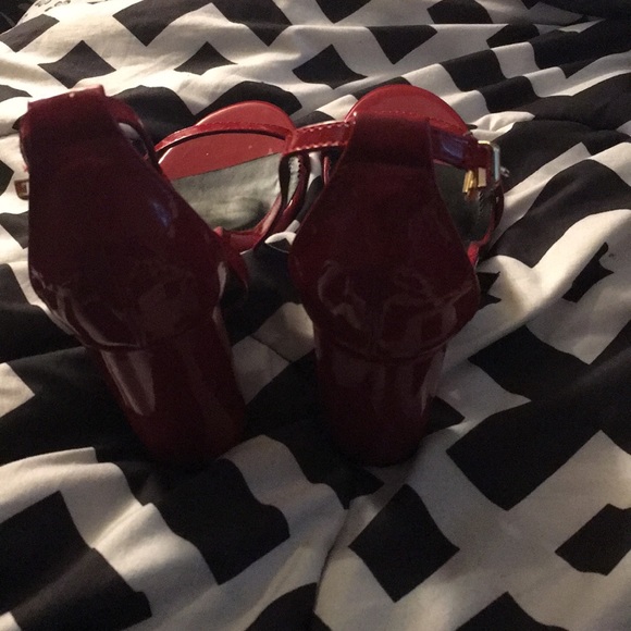 Red heels - Picture 2 of 4